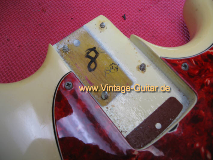 Fender Mustang Bass 1966 Olympic White 7.jpg